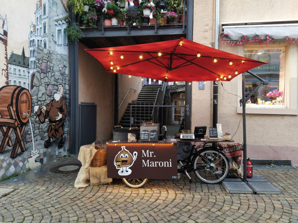 Maronistand in Freiburg von Mr. Maroni. Standplatz Gerberau 9.